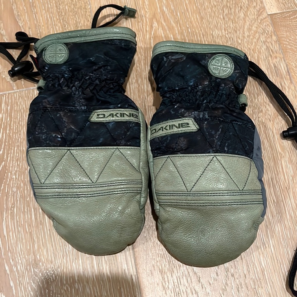 Dakine leather mittens size womens xs- 6